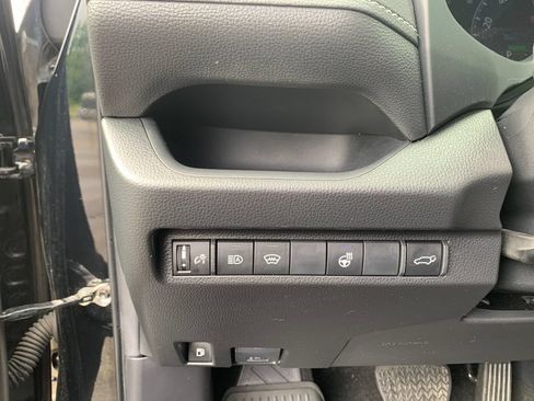 Used 2023 Toyota RAV4 XLE Premium AWD/4WD image 31