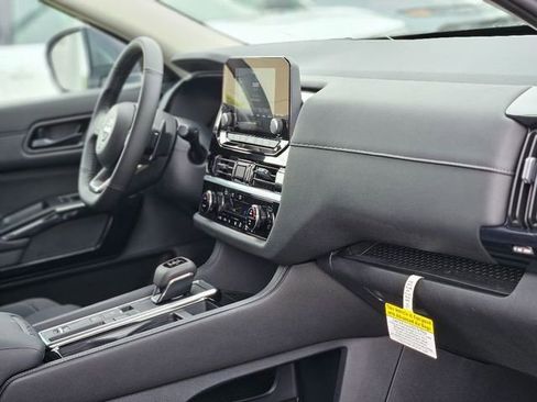 New 2025 Nissan Pathfinder SV image 10