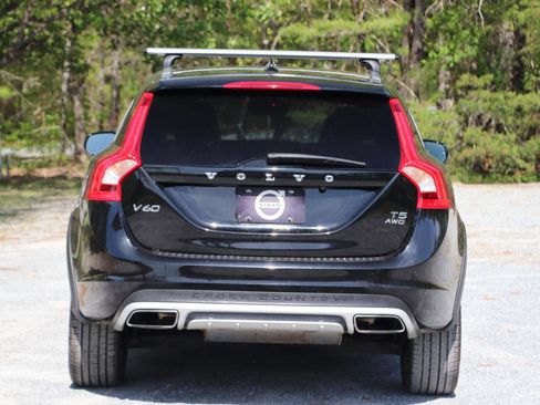 Used 2016 Volvo V60 T5 Cross Country Platinum w/ Climate Package AWD/4WD image 4