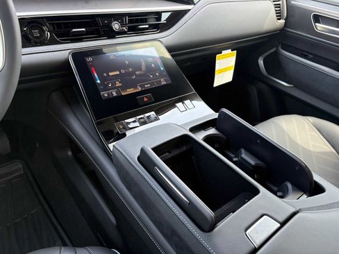 New 2026 INFINITI QX80 Luxe RWD image 16