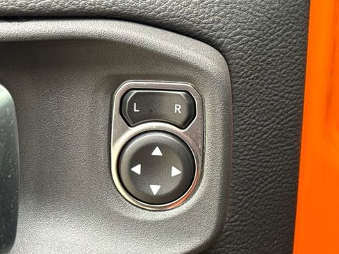 Used 2025 Jeep Gladiator Mojave AWD/4WD image 22