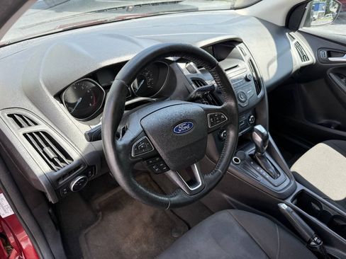 Used 2015 Ford Focus SE w/ SE Sport Package FWD image 7