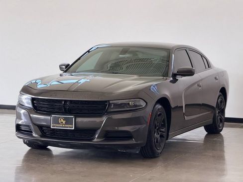 Used 2022 Dodge Charger SXT RWD image 3