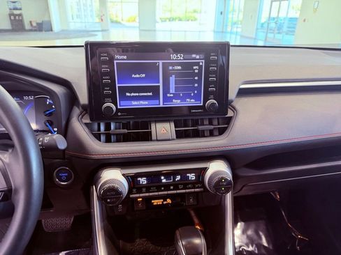 Used 2021 Toyota RAV4 SE image 23