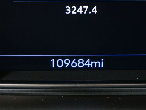 Used 2021 GMC Sierra 1500 Denali w/ Technology Package AWD/4WD image 9