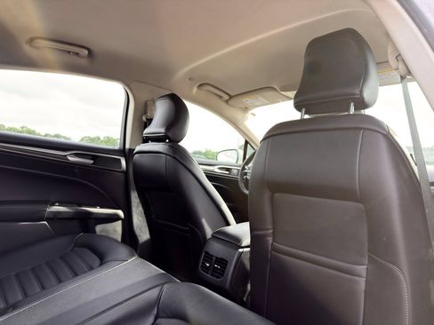 Used 2018 Ford Fusion SE w/ Equipment Group 602A FWD image 22