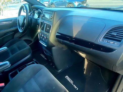 Used 2016 Dodge Grand Caravan SE image 15
