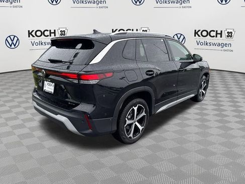 Used 2025 Volkswagen Tiguan SE AWD/4WD image 8