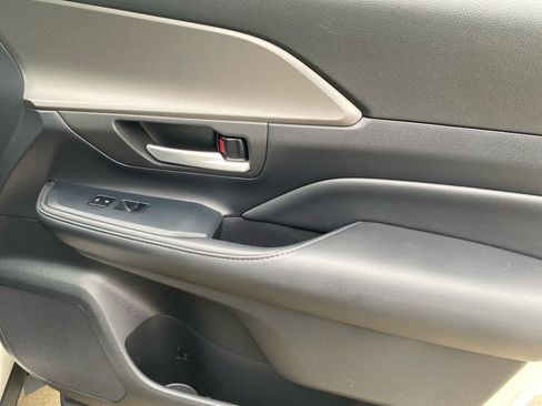 Used 2024 Toyota Grand Highlander XLE image 34