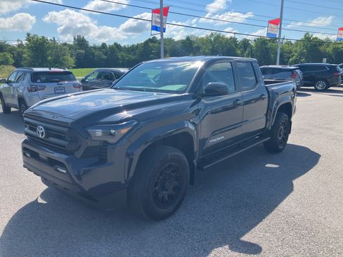 Used 2025 Toyota Tacoma SR5 AWD/4WD image 3