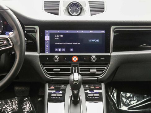 Certified 2023 Porsche Macan AWD/4WD image 17