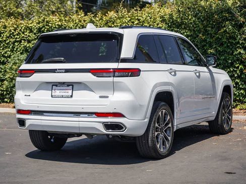 Used 2022 Jeep Grand Cherokee Overland w/ Luxury Tech Group IV AWD/4WD image 6