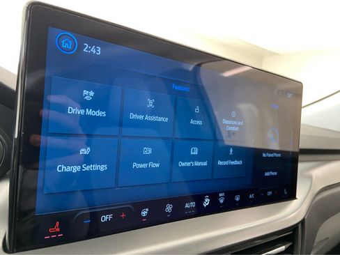 Used 2025 Ford Escape SE image 31