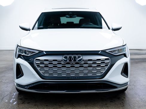 Used 2024 Audi Q8 e-tron Premium image 2