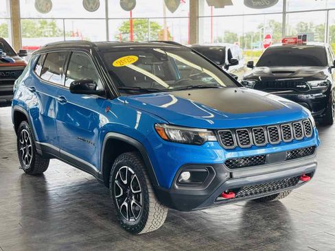 Used 2025 Jeep Compass Trailhawk AWD/4WD image 1