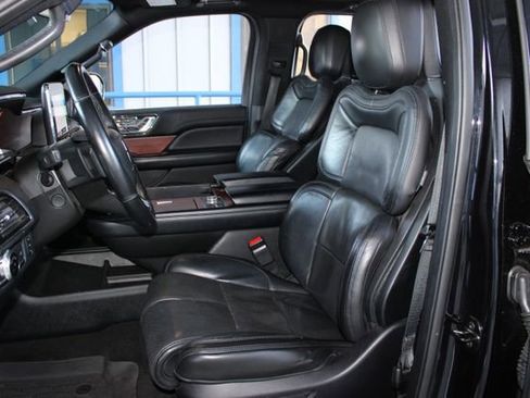 Used 2021 Lincoln Navigator L Reserve w/ Luxury Package image 18