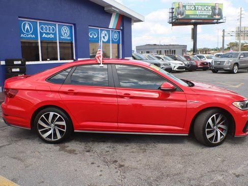Used 2020 Volkswagen Jetta GLI FWD image 2