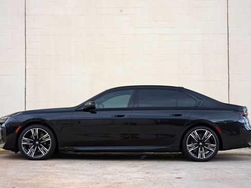 Used 2023 BMW 760i xDrive AWD/4WD image 9