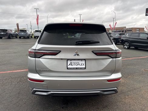 New 2026 Mitsubishi Outlander SEL image 7