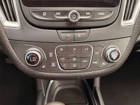 Used 2021 Chevrolet Malibu LT FWD image 21