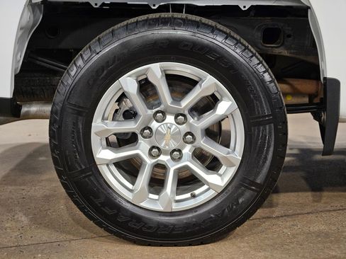 Used 2023 Chevrolet Silverado 1500 LT RWD image 17
