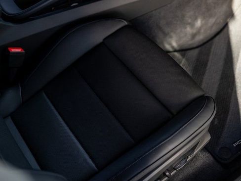 Certified 2025 Porsche Macan Electric RWD image 33