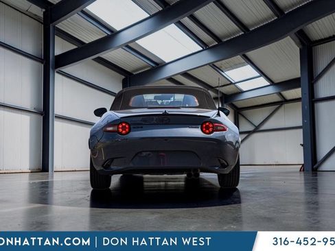 Used 2021 MAZDA MX-5 Miata Club RWD image 22