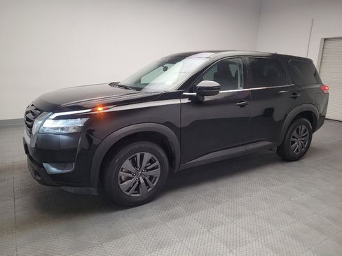 Used 2022 Nissan Pathfinder S FWD image 2