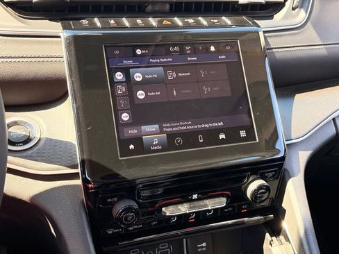 Certified 2023 Jeep Grand Cherokee Laredo AWD/4WD image 19