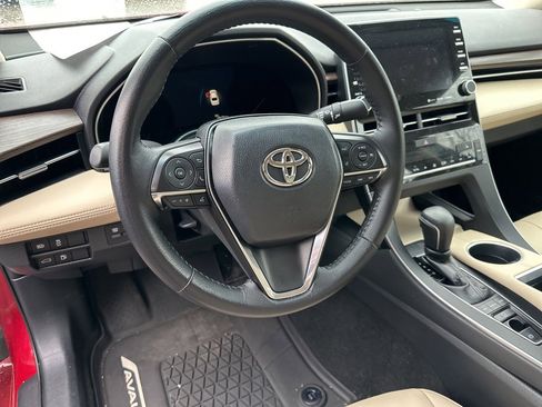 Used 2019 Toyota Avalon XLE image 4