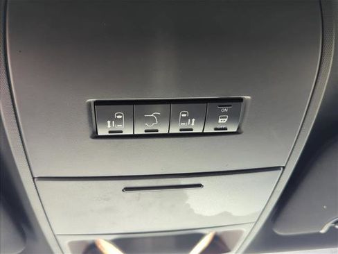 Used 2017 Dodge Grand Caravan SXT FWD image 21