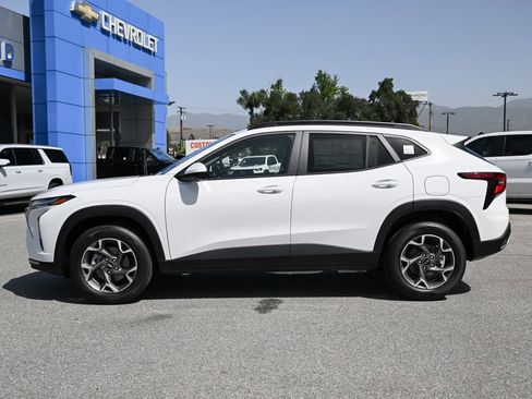 New 2026 Chevrolet Trax LT w/ LPO, Blackout Package image 7