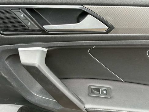 Used 2024 Volkswagen Tiguan SE w/ Panoramic Sunroof Package FWD image 20