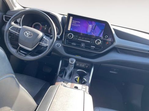 Used 2023 Toyota Highlander Limited AWD/4WD image 10