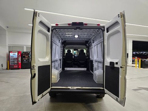 Used 2024 RAM ProMaster 2500 w/ Convenience Group image 29