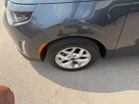 Used 2025 Kia Soul LX w/ LX Technology Package FWD image 9
