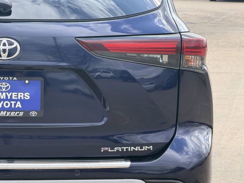 Used 2024 Toyota Highlander Platinum image 9