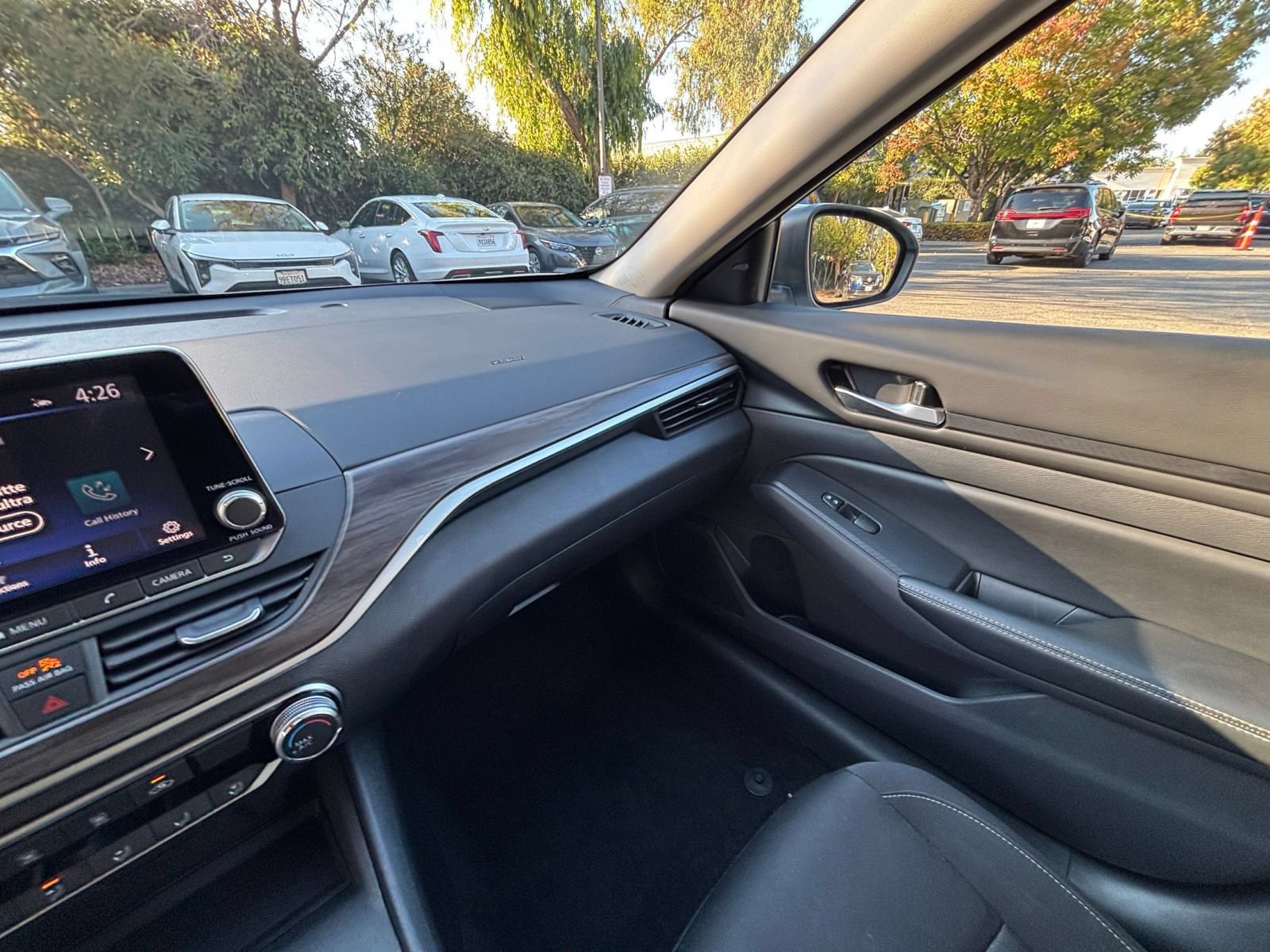 Used 2025 Nissan Altima 2.5 SV FWD image 34