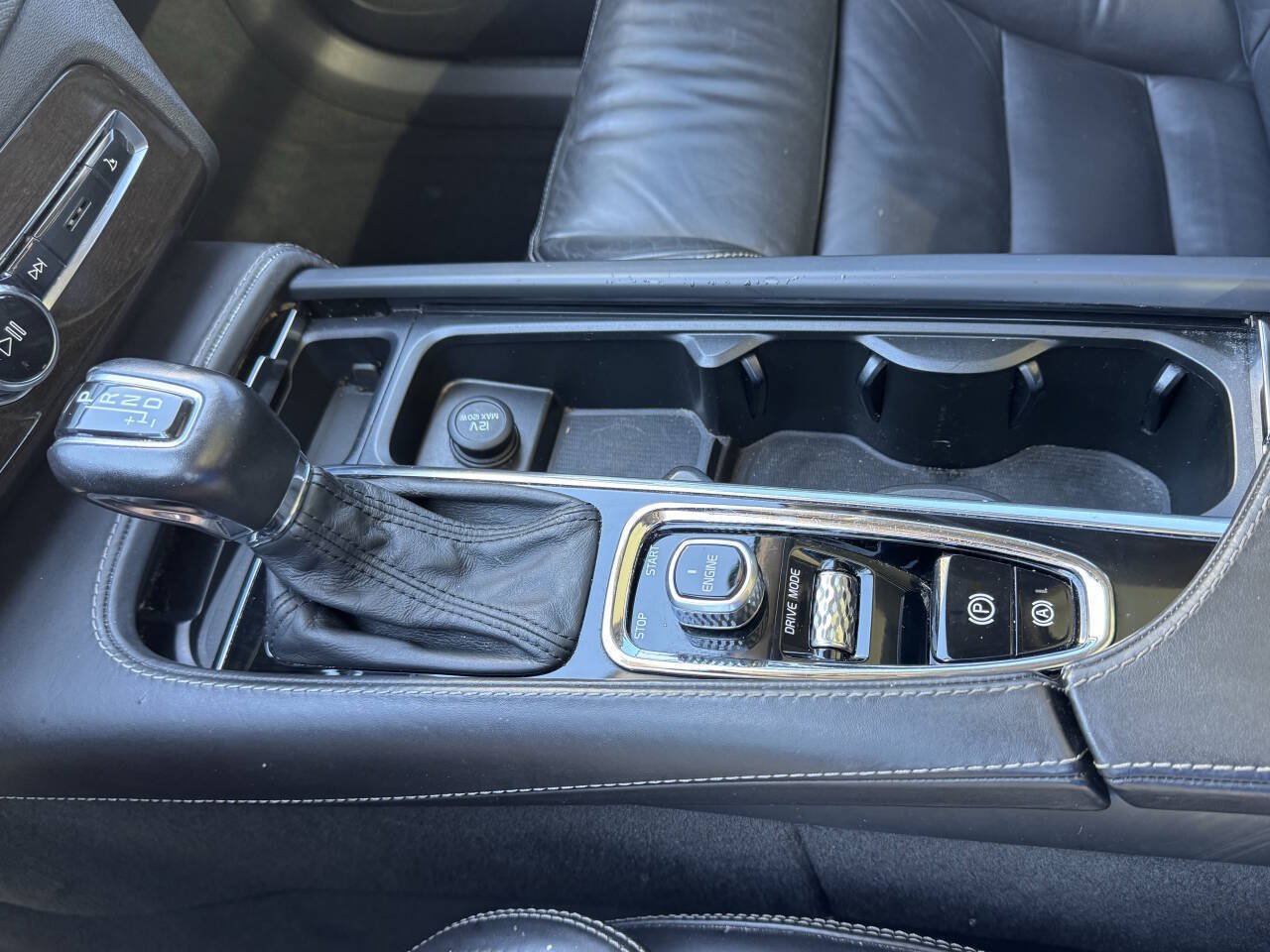 Used 2017 Volvo XC90 T6 Momentum AWD/4WD image 17