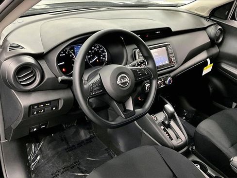 New 2025 Nissan Kicks Play S image 6