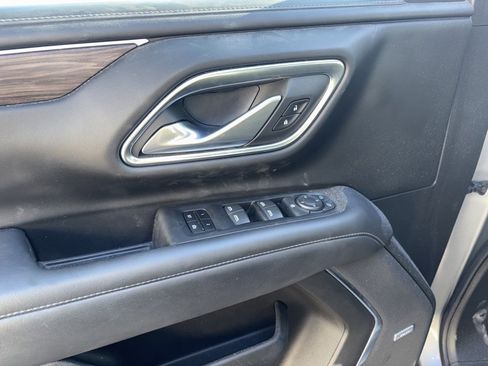 Used 2022 Chevrolet Suburban Z71 image 12