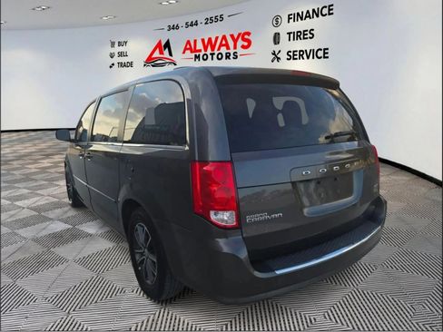 Used 2017 Dodge Grand Caravan SXT FWD image 2