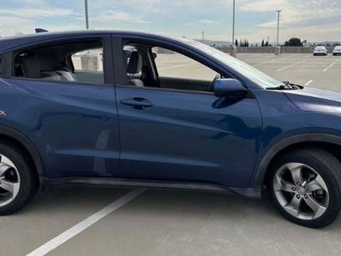 Used 2017 Honda HR-V LX image 4