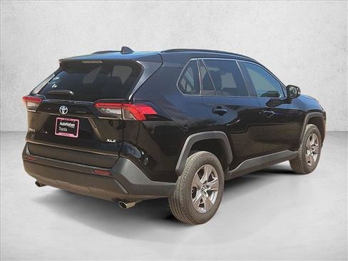 Used 2025 Toyota RAV4 XLE FWD image 5