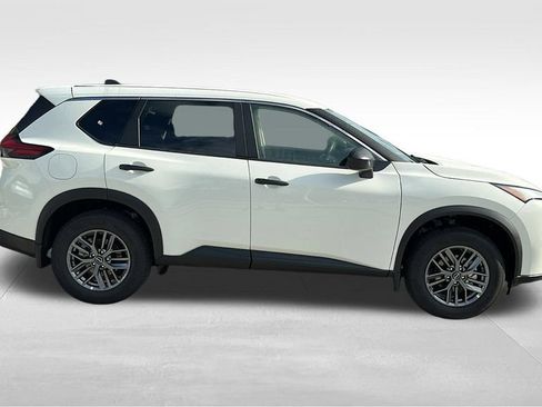 Used 2025 Nissan Rogue S AWD/4WD image 8