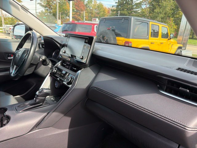 Used 2021 Toyota Venza LE AWD/4WD image 23