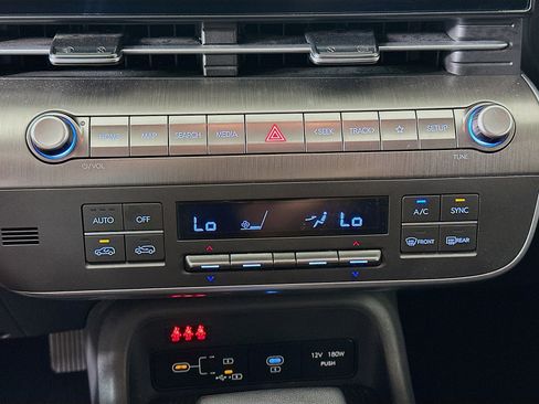Used 2025 Hyundai Kona SEL FWD image 23