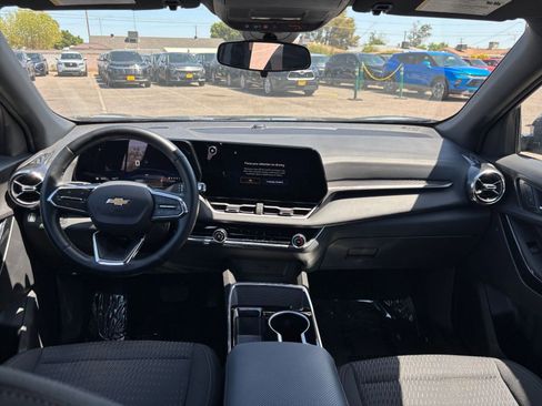 Used 2025 Chevrolet Equinox LT AWD/4WD image 33