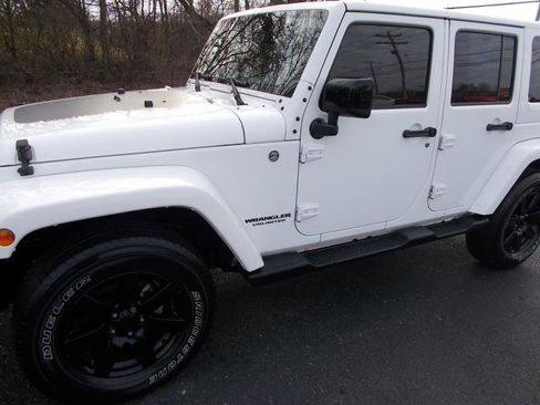 Used 2014 Jeep Wrangler Unlimited Sahara image 7