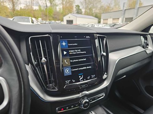 Used 2019 Volvo XC60 T5 Momentum w/ Multimedia Package AWD/4WD image 24